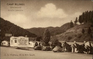 Deadwood, Dakota del Sur SD Camp Billings Cabinas Coches Antiguos Postal De Colección - Imagen 1 de 2