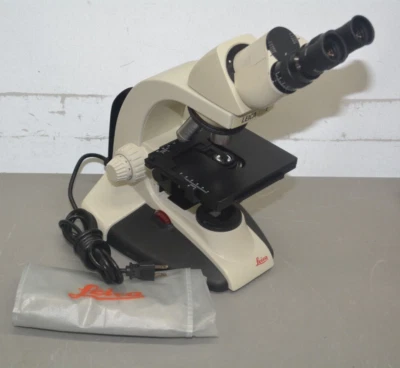 ^ Microscopio compuesto vertical Leica DME con objetivos 4x 10x 40x 100x #X1072 Foto 1 de 4