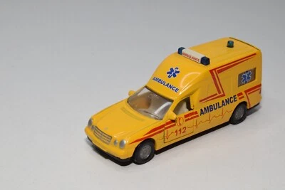 B67 1:55 SIKU 1931 MERCEDES-BENZ BINZ AMBULANCIA A 2002 EXC. COND. Foto 1 de 4