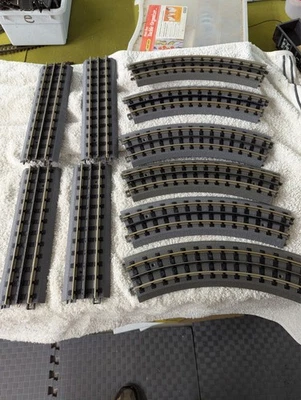 MTH O scale Realtrax oval 4 straight and 6 curve - Image 1 of 4
