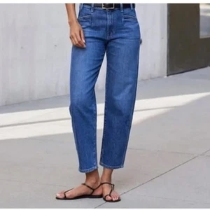 Pantalones de mezclilla para mujer AYR 34 The Beat azul pierna de barril tobillo corto lavado oscuro - Imagen 1 de 22