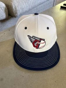 Gorra de béisbol blanca Cleveland Guardians Flying G - Imagen 1 de 6