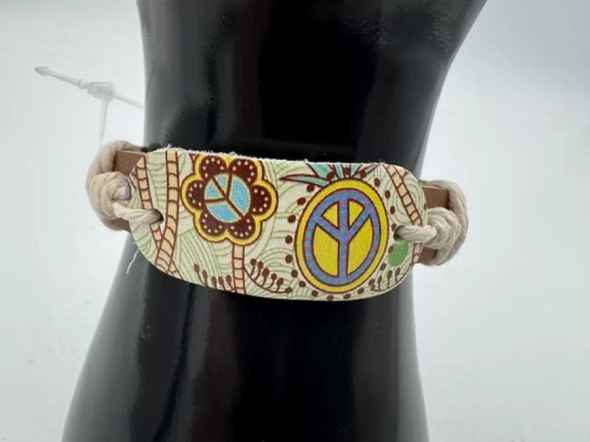 Браслет из плетеной коровьей кожи с коноплей - Изображение 1 из 1