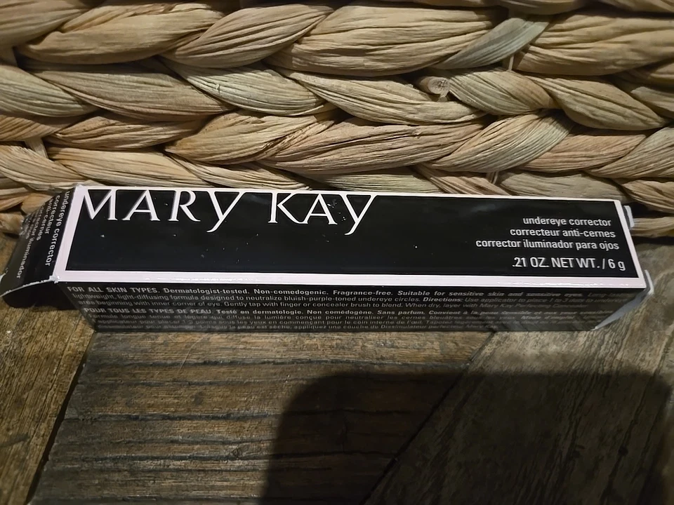 Mary Kay Undereye Corrector #092185 Discontinued NLA NOS  - Image 1 of 1