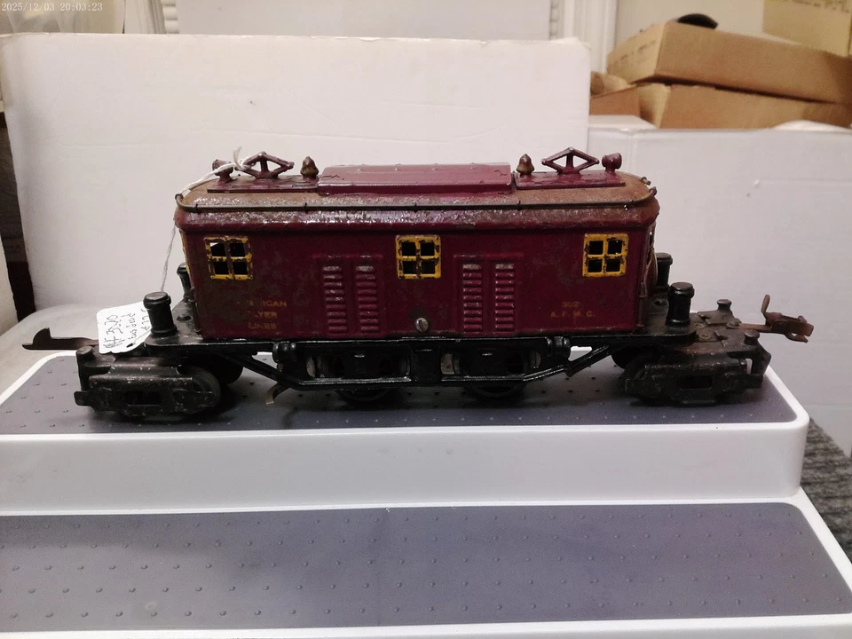 AMERICAN FLYER PREWAR O GAUGE 3020 ELECTRIC MAROON LOCOMOTIVE RUNS GOOD - Image 1 of 4