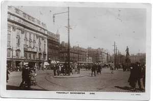 PICCADILLY MANCHESTER B&W POSTCARD CIRCA 1920's USED NO STAMP REF 2481 - Picture 1 of 2