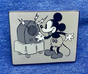 Disney Auktionen Mickey Mouse mit Radio Limited Edition 100 SILBERRÜCKEN NEUWERTIG - Bild 1 von 4