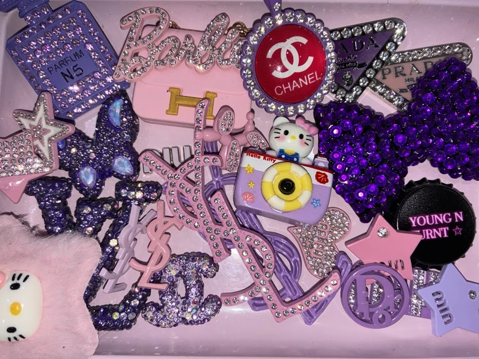 Dijes chatarra mezcla rosa y púrpura de 25 piezas hágalo usted mismo estuche basura. Foto 1 de 1