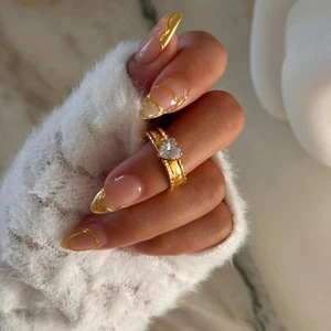 Women 18K Gold Filled Stainless Steel Simulated Heart Shape Band Ring - Picture 1 of 6