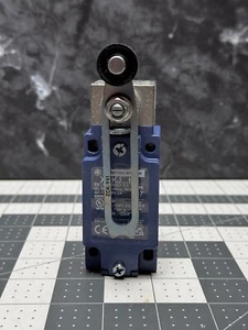 Telemecanique XCK-J10541H7 Limit Switch 10A 240VAC XCKJ10541H7 - New Open Box - Picture 1 of 8