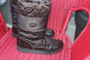 BOTAS COACH DE CUERO MARRÓN OSCURO ACOLCHADAS MEDIA PANTORRILLA. Cremallera lateral, talla 9,5B - Imagen 1 de 9
