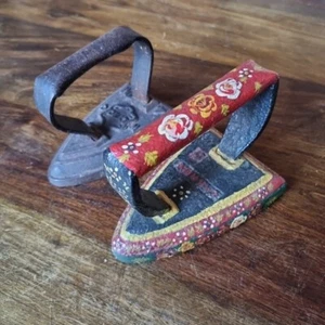 Cast Iron Flat Irons Vintage Clothes Press Unrestored Bargeware Painted Carron - Picture 1 of 10