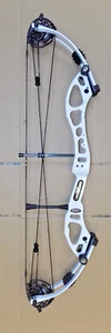 DARTON TEMPEST E-3D Compound Bow, Right Hand 60lb Draw- 25-30" Draw Length - Picture 1 of 13