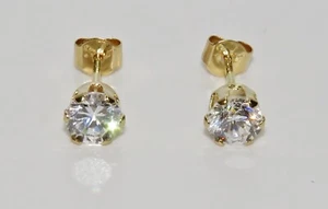 9ct Gold 0.50ct Solitaire Ladies Stud Earrings - UK MADE - Simulated Diamond - Picture 1 of 6