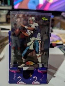 1994 Classic Games Up Close Dan Marino #85 Images textured Miami Dolphins - Picture 1 of 3