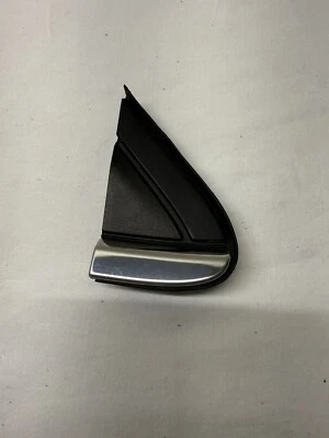 Chevrolet Equinox 2018-2023 guardabarros delantero derecho esquina moldura superior OEM Foto 1 de 4