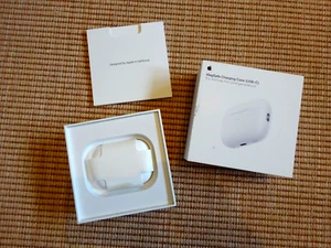 AirPod Charging Case MagSafe (USB-C) For AirPods Pro 2nd Generation Boxed White - Zdjęcie 1 z 11