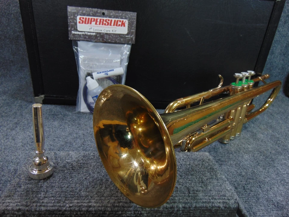 Holton Trumpet T602P READY TO PLAY Beginner Student Case, Mouthpiece Care Kit - Image 1 of 4