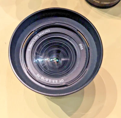 Lente macro Sony DT 3,5-5,6/18-70,38 m/1,3 pies Foto 1 de 3