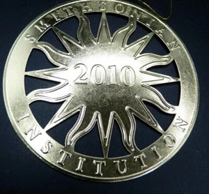 SMITHSONIAN INSTITUTION 2010 Brass Christmas Ornament - Picture 1 of 1