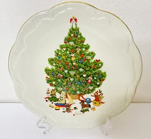 Pickard Christmas Tree Dinner Plate 9.5 Inch Gold Trim Embossed Edge Childs Toys - Picture 1 of 7