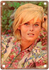 Cavalier Girly Magazine Pinup Model 1965 Retro Look Metal Sign GM245 - Picture 1 of 2