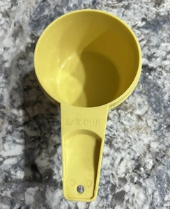 Vintage Tupperware Measuring Cups Yellow 2/3 Cup USA 763 - Picture 1 of 4