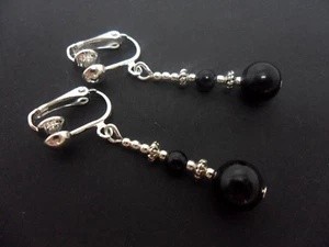 A PAIR OF DANGLY BLACK ONYX SILVER PLATED CLIP ON EARRINGS. - Picture 1 of 1
