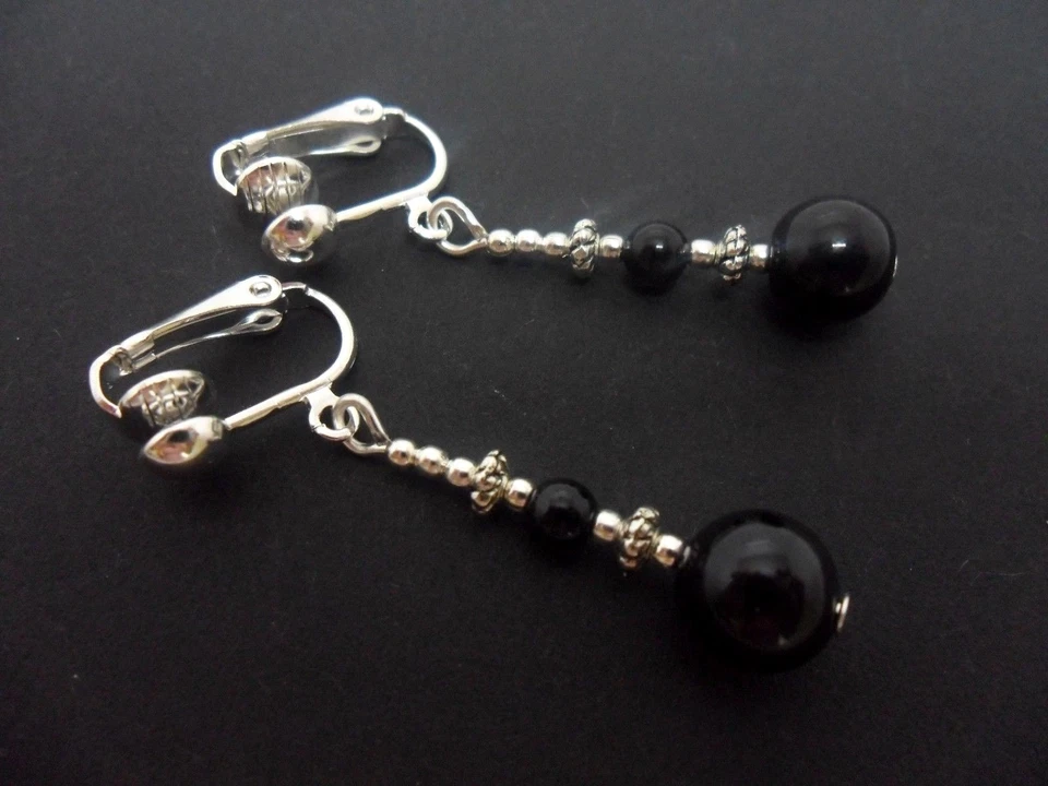 A PAIR OF DANGLY BLACK ONYX  SILVER PLATED CLIP ON   EARRINGS. - Image 1 of 1