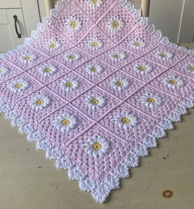 New handmade daisy flower crochet baby blanket in pink and white - Picture 1 of 9