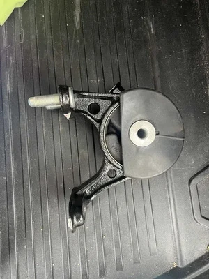 12371-26010 Toyota RAV4 2005-2012 2.2L OEM Engine Mounting Rear - Image 1 of 3