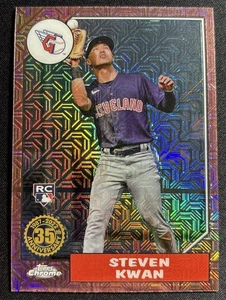 Actualización Topps 2022 1987 paquete plateado Steven Kwan cromo novato refractor rojo/5 radiocontrol - Imagen 1 de 2