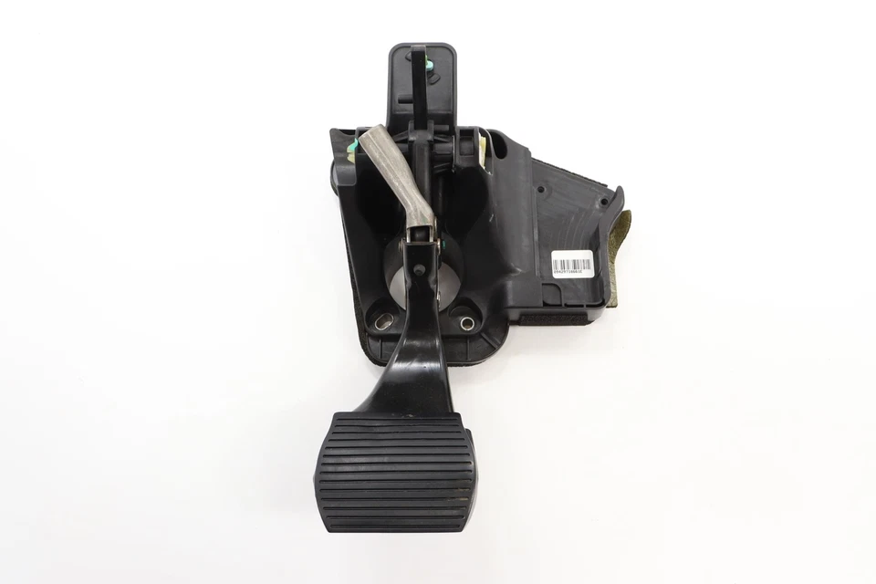 2018 - 2020 FIAT 500L FRONT FOOT BRAKE STOP PEDAL W/ BRACKET OEM 00521023100 - Image 1 of 4