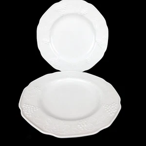 VTG Indiana Colony Milk Glass Harvest Grapes Leaves 9 7/8" Dinner Plate Lot 0f 2 - Picture 1 of 5