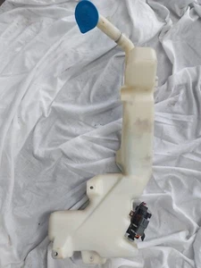 07-12 GENUINE HONDA CR-V CRV MK3 WASHER BOTTLE + MOTOR - Picture 1 of 4