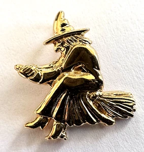 Dije colgante elegante de bruja y escoba malvada de oro amarillo macizo de 14 k para damas de Halloween - Imagen 1 de 14