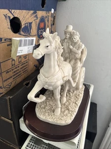 Academy Couple On Horse And Carriage Ornament Figure - Picture 1 of 9