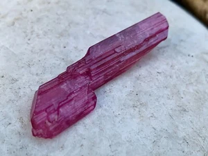 Tormalina lunga cristallo tormalina rubellite Russia forma pistola naturale  - Foto 1 di 4