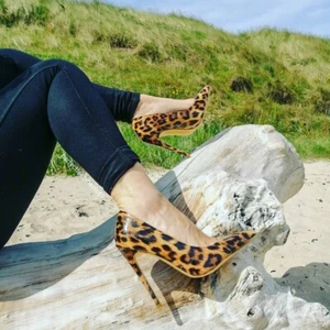 Zapatos de salón Onlymaker para mujer con estampado de leopardo tacones de aguja altos tacón de punta puntiaguda club nocturno - Imagen 1 de 23