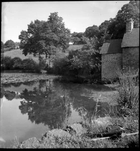 Paysage rural lavoir rivière bâtiments - ancien négatif photo an. 1950 - Picture 1 of 1