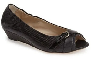 NUEVO EN CAJA AGL Mujer Negro Cuero Perforado Cuña Punta de Pistera EE. UU. 10/EU 40 Zapatos $340 - Imagen 1 de 12