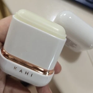 Nuevo Kahi Airy Fit Air Sun Stick Impermeable A Prueba de Arena SPF50+ PA++++ 14g Coreano - Imagen 1 de 12