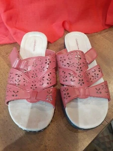 New Croft & Barrow Red Cutout Wedge Slide Slip On Sandals Womens Size 8M Casual  - Picture 1 of 7