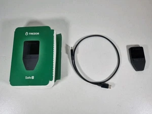 Portfel sprzętowy Trezor Safe 3 Crypto, element bezpieczny, kosmiczna czerń - Zdjęcie 1 z 8