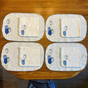 Manteles individuales y blancos de tulipán y servilletas a juego, juego de 4 - Imagen 1 de 7