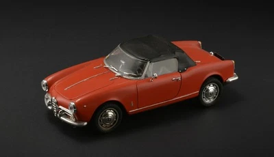 Alfa Romeo Giulietta Spider 1600 modellino 1-24 kit Italeri statico auto d epoca - Immagine 1 di 4