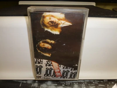 CHEAP TRICK. " LAP OF LUXURY "  CASSETTE UK 1988. EPIC LABEL. - Image 1 of 4