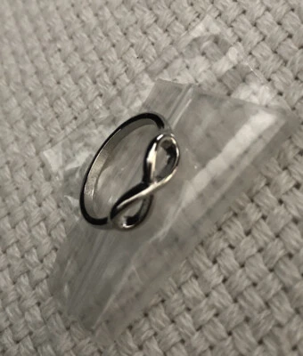 Infinity Ring Silberfarben Unendlichkeit massiv ewige Liebe Liebe Gr. 17 mm NEU - Bild 1 von 2