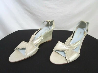 Cynthia Rowley Silver Metallic Leather Ruffle Edge Wedge Heel Shoes Women Sz 10B - Image 1 of 4
