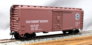 ATHEARN #5011 Customized Southern Pacific SP 40' Box Car with KD's & Freight, C8 - Picture 1 of 6